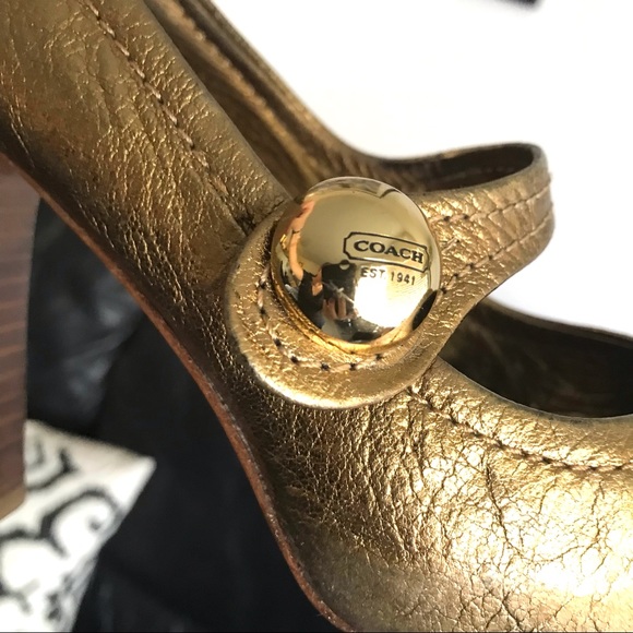 Coach Gold Mary Jane Fara 5 B. Good condition - Picture 5 of 10